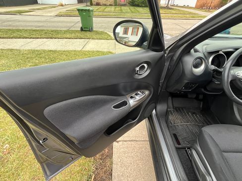 Used 2014 Nissan Juke S image 11