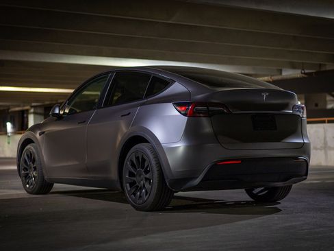 Used 2022 Tesla Model Y Long Range image 2