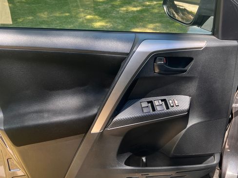 Used 2015 Toyota RAV4 LE image 13