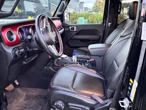 Used 2022 Jeep Gladiator Rubicon w/ Cold Weather Group image 3