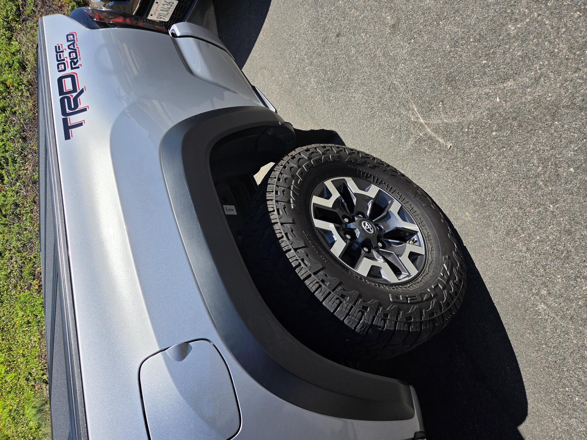 Used 2021 Toyota Tacoma TRD Off-Road w/ Technology Package RWD image 9