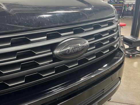 Used 2019 Ford Expedition XLT w/ Equipment Group 202A image 5