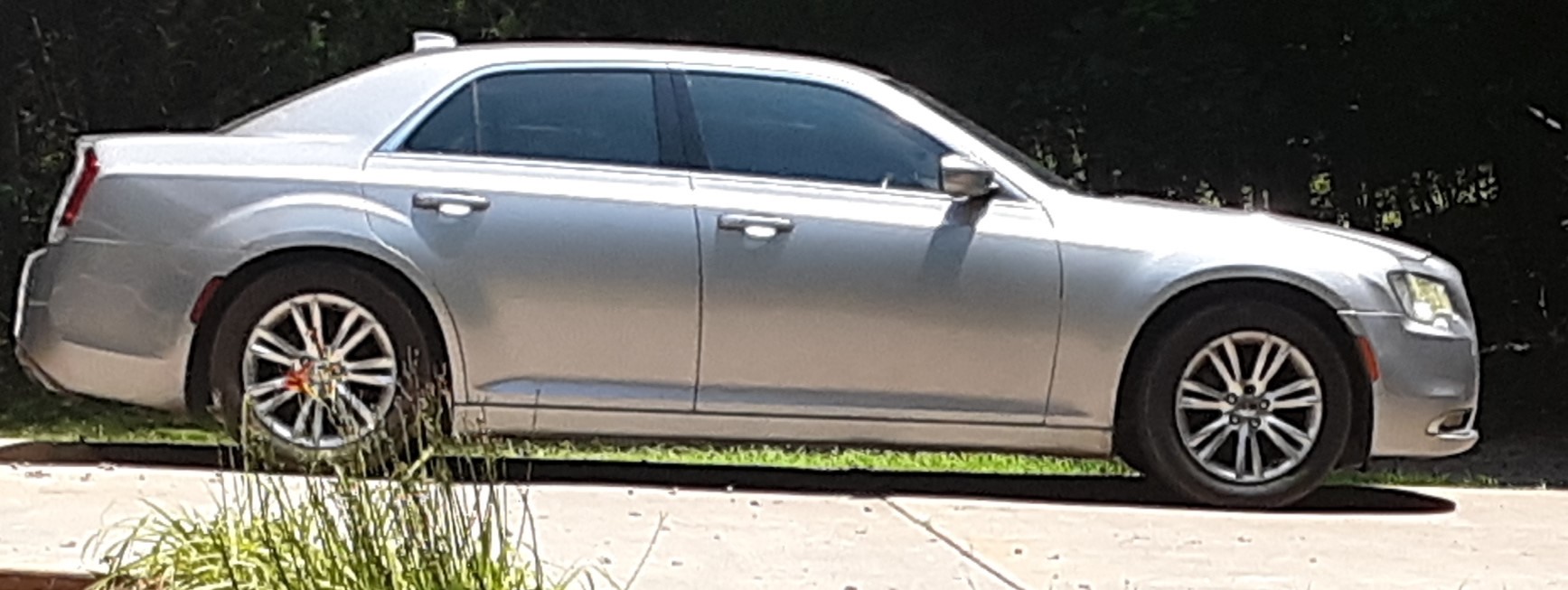 Used 2016 Chrysler 300 Limited w/ Driver Convenience Group RWD image 1