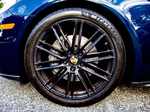 Used 2018 Porsche Panamera 4S image 16