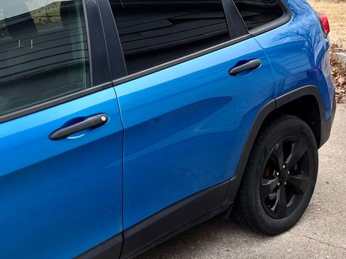 Used 2017 Jeep Cherokee Sport image 9