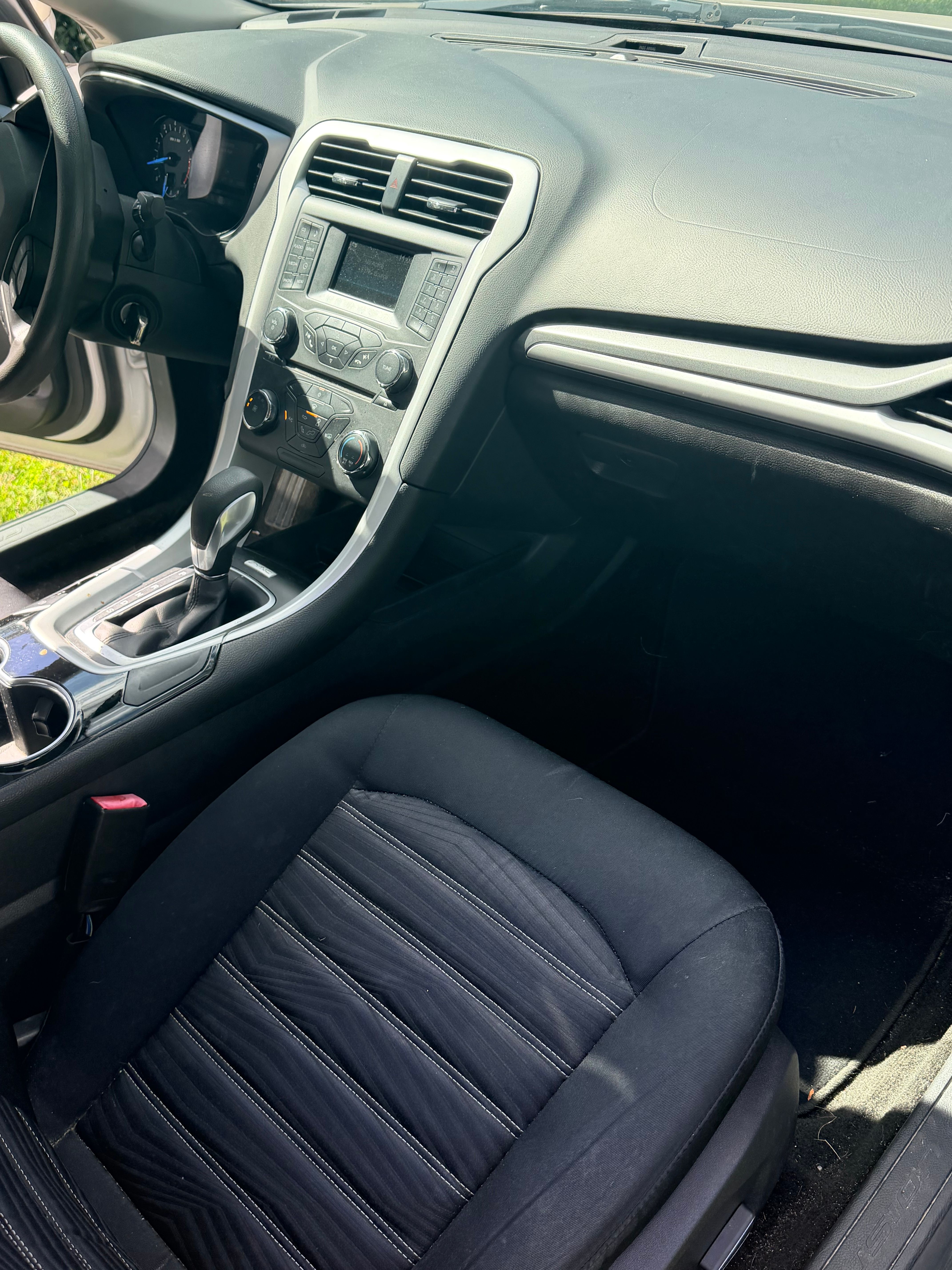 Used 2016 Ford Fusion SE FWD image 8