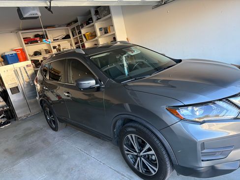 Used 2020 Nissan Rogue SV w/ Premium Package image 3