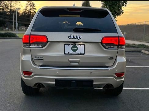 Used 2014 Jeep Grand Cherokee Overland w/ Advanced Technology Group AWD/4WD image 4