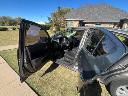Used 2013 Nissan Versa SV w/ Convenience Pkg image 12