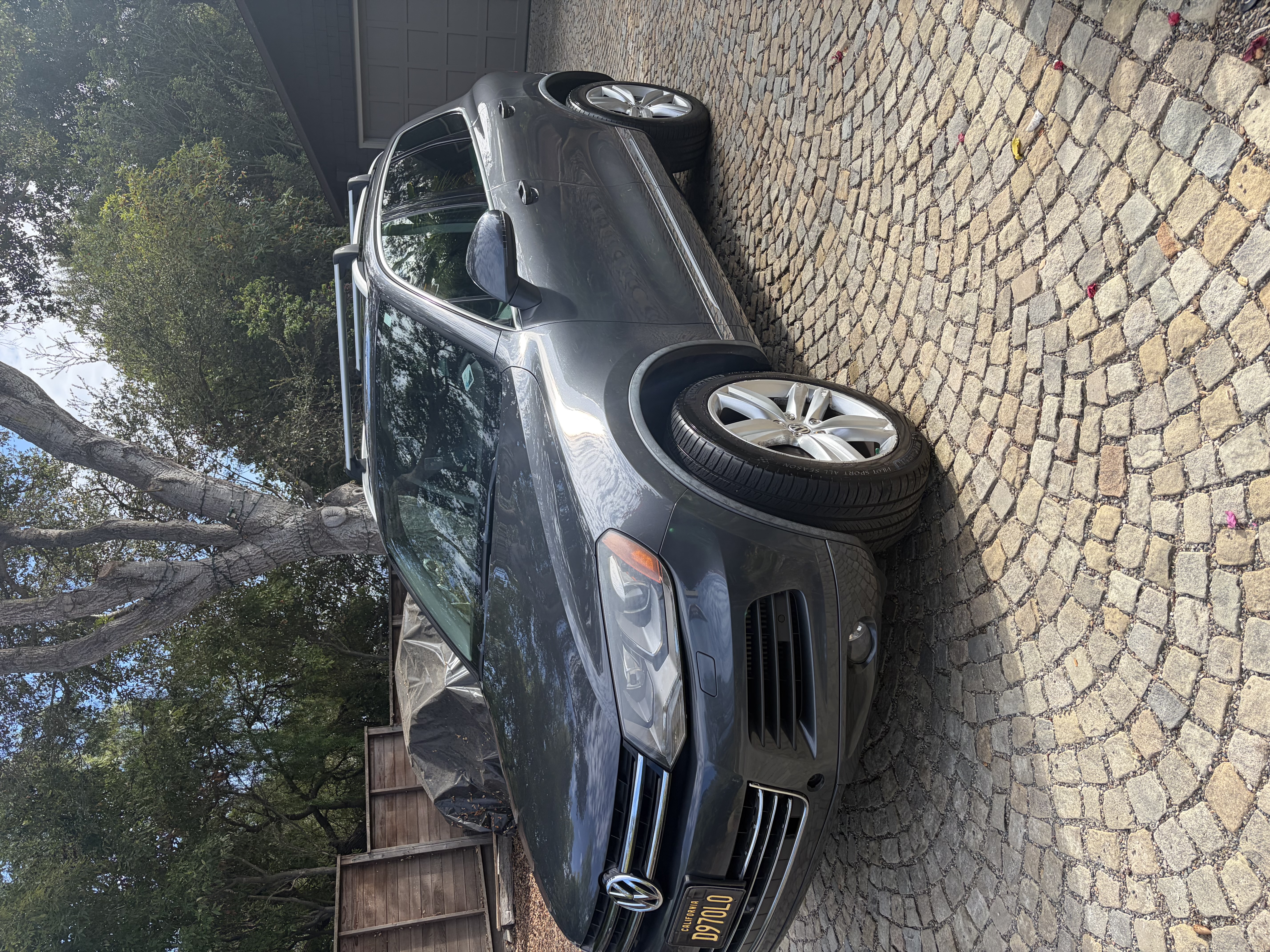 Used 2014 Volkswagen Touareg Executive AWD/4WD image 1