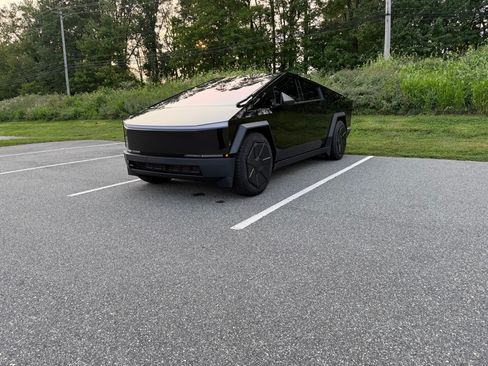 Used 2024 Tesla Cybertruck AWD Crew Cab image 2