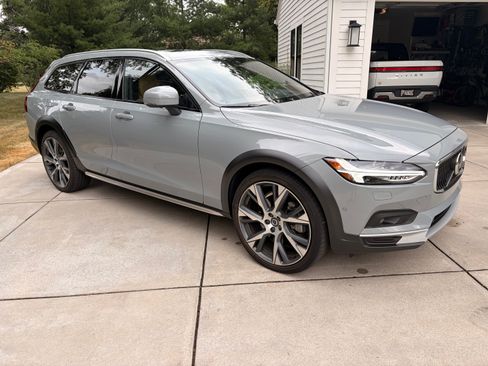 Used 2024 Volvo V90 B6 Cross Country Ultimate w/ Protection Package Premier AWD/4WD image 8