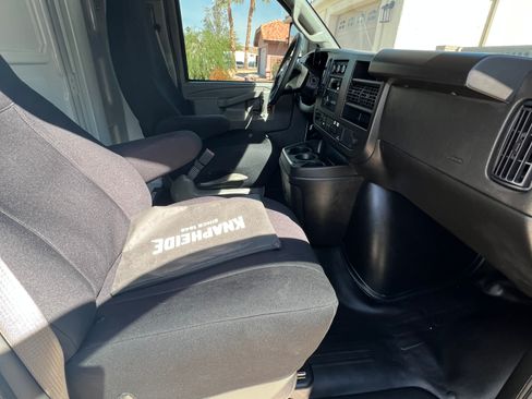 Used 2024 GMC Savana 3500 w/ Power Convenience Package image 9