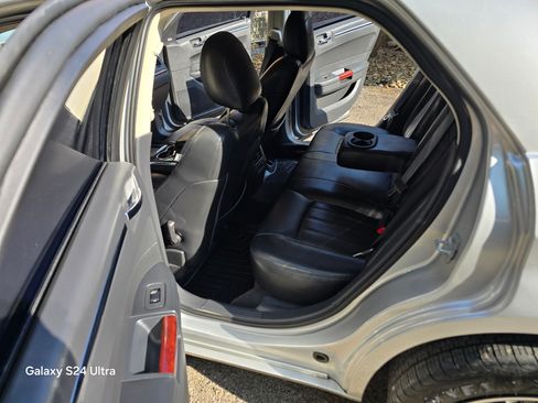 Used 2009 Chrysler 300 C w/ Luxury Group II image 17