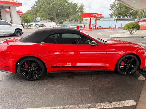 Used 2022 Ford Mustang Convertible w/ Equipment Group 101A RWD image 4