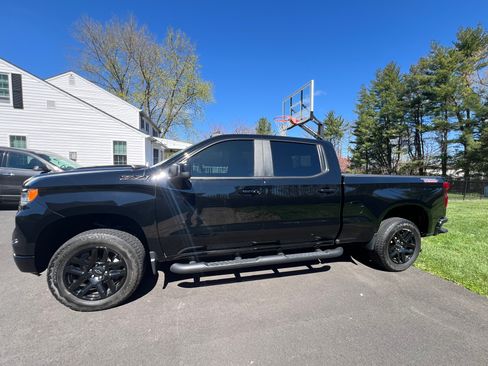 Used 2023 Chevrolet Silverado 1500 LT Trail Boss w/ Convenience Package II image 2