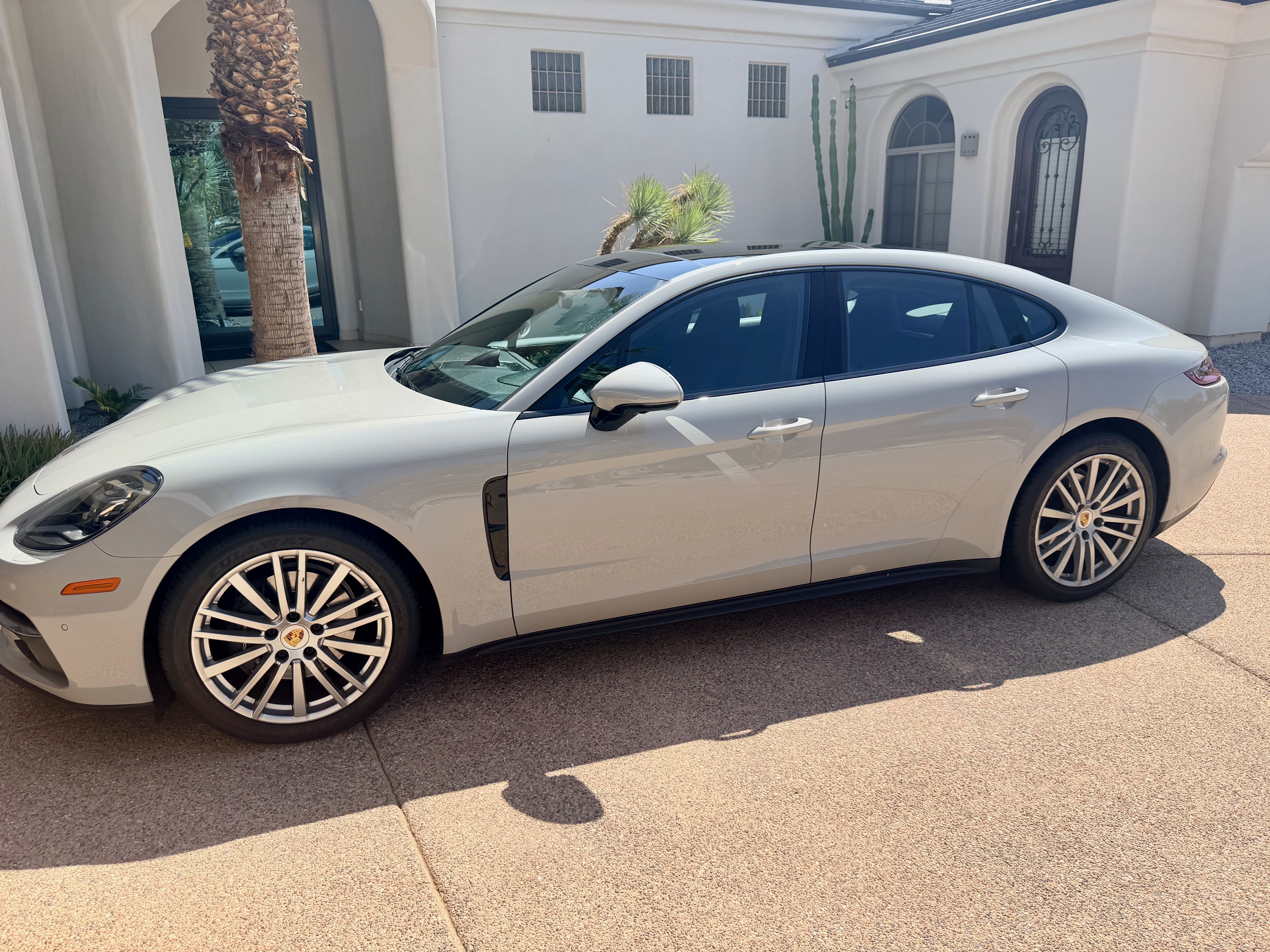 Used 2020 Porsche Panamera AWD/4WD image 1