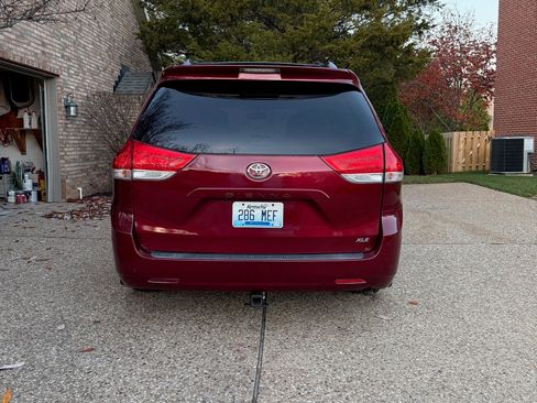Used 2011 Toyota Sienna XLE image 5