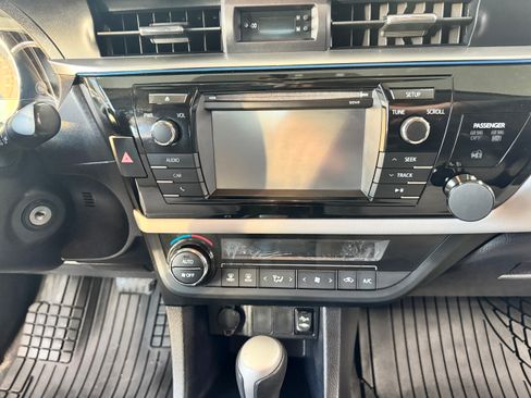 Used 2015 Toyota Corolla LE Premium image 9