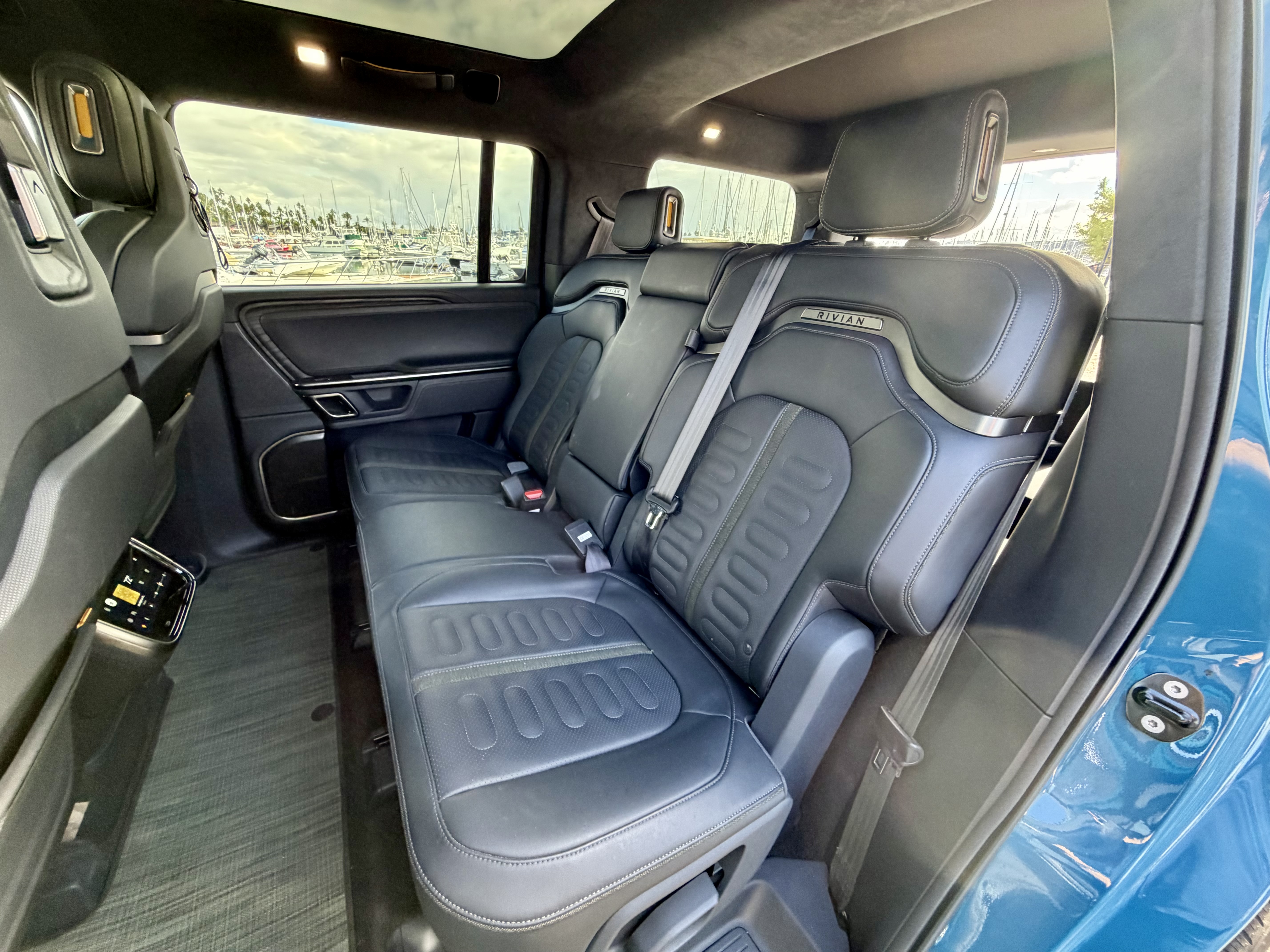 Used 2022 Rivian R1S Launch Edition Quad AWD/4WD image 14