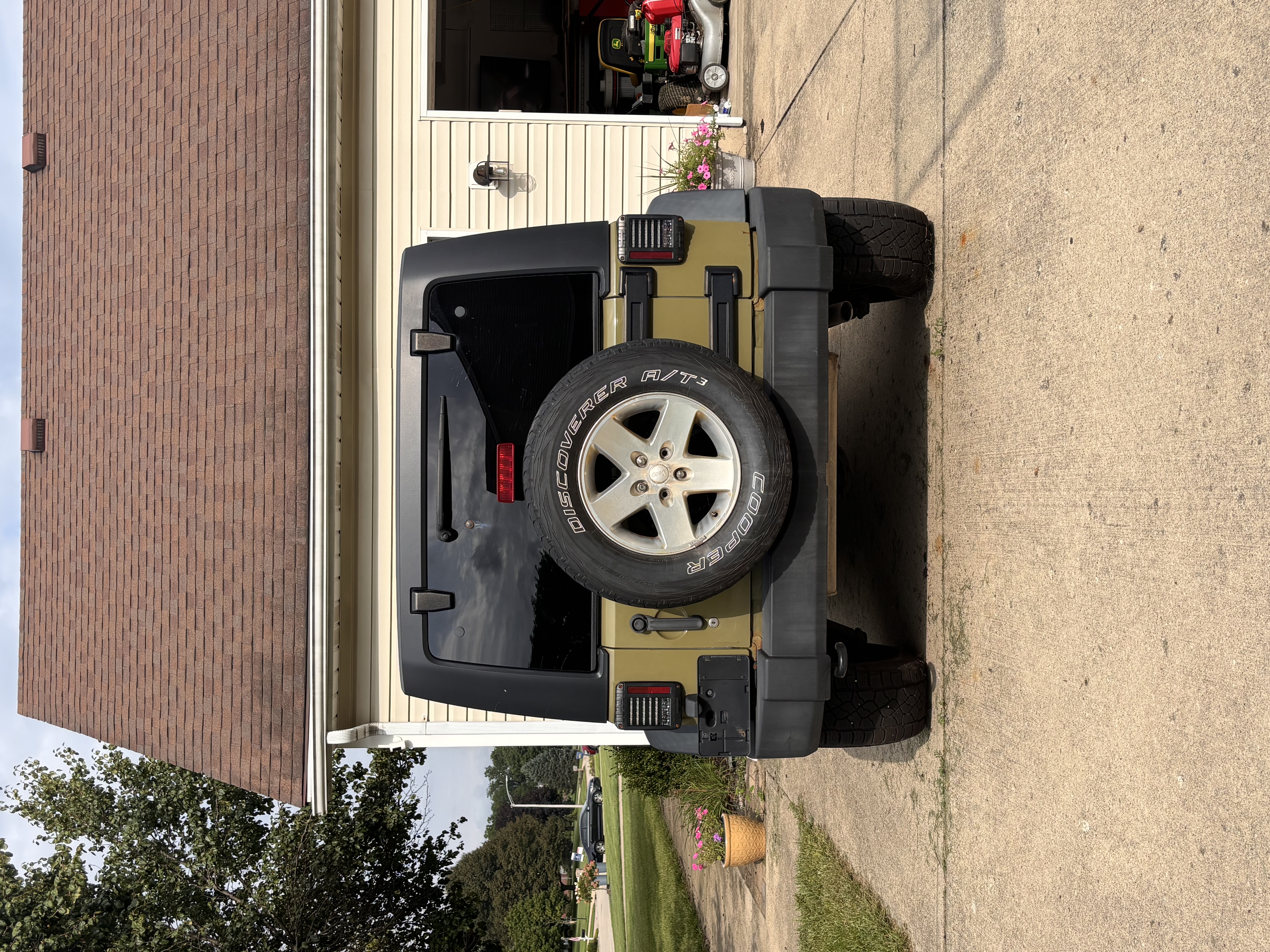 Used 2013 Jeep Wrangler Unlimited Sport AWD/4WD image 9