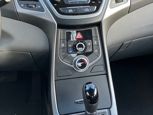 Used 2016 Hyundai Elantra SE image 11