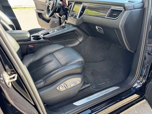Used 2015 Porsche Macan Turbo AWD/4WD image 18