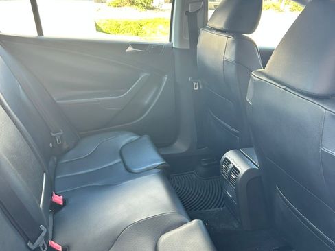 Used 2010 Volkswagen Passat Komfort image 14