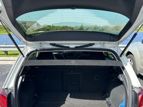 Used 2018 Volkswagen Golf S FWD image 11
