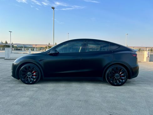 Used 2022 Tesla Model Y Performance image 5