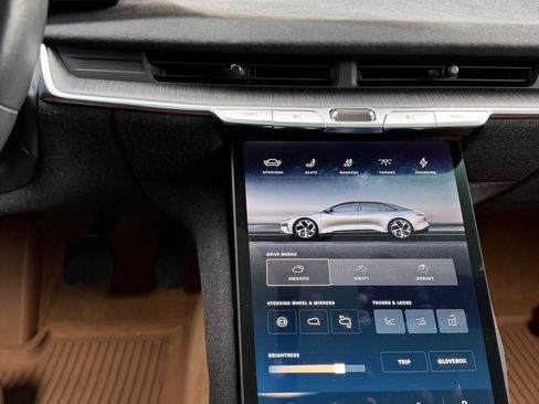 Used 2022 Lucid Air Grand Touring image 11