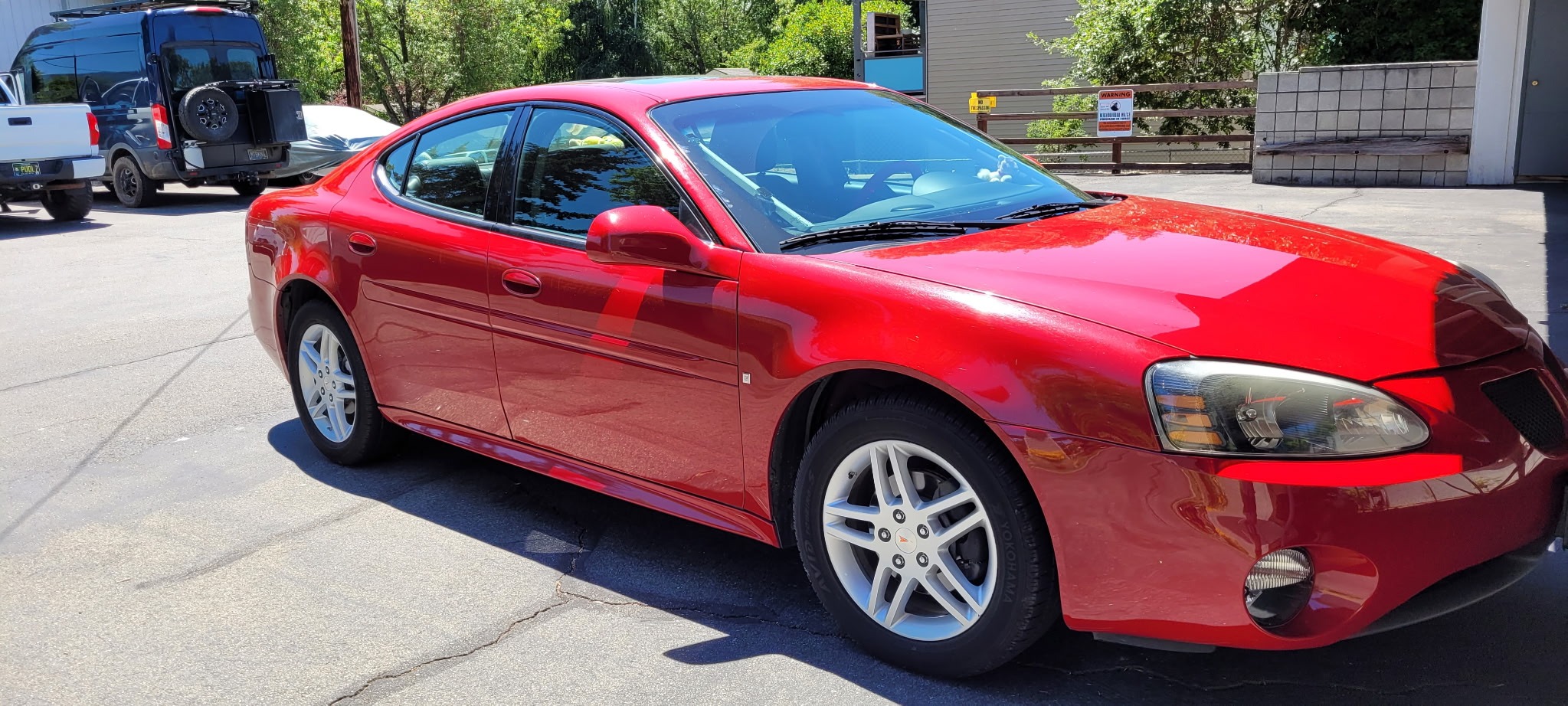 Used 2007 Pontiac Grand Prix GT w/ Sun And Sound Package FWD image 2