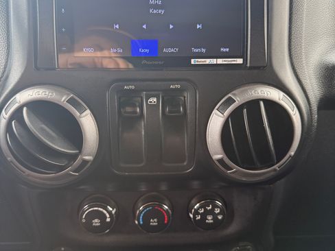 Used 2012 Jeep Wrangler Sport AWD/4WD image 10