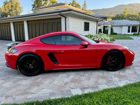 Used 2018 Porsche 718 Cayman GTS RWD image 11