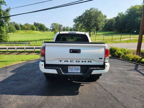 Used 2021 Toyota Tacoma TRD Off-Road w/ Technology Package AWD/4WD image 8