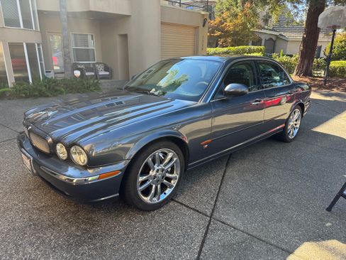 Used 2005 Jaguar XJ8 image 5