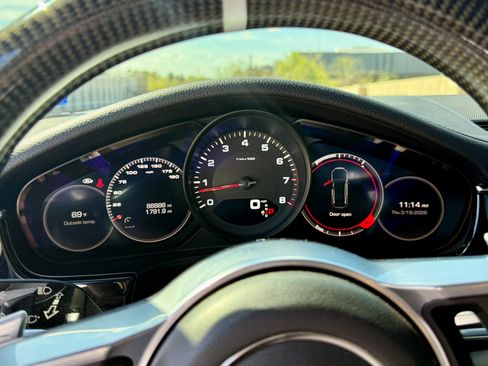 Used 2017 Porsche Panamera image 6