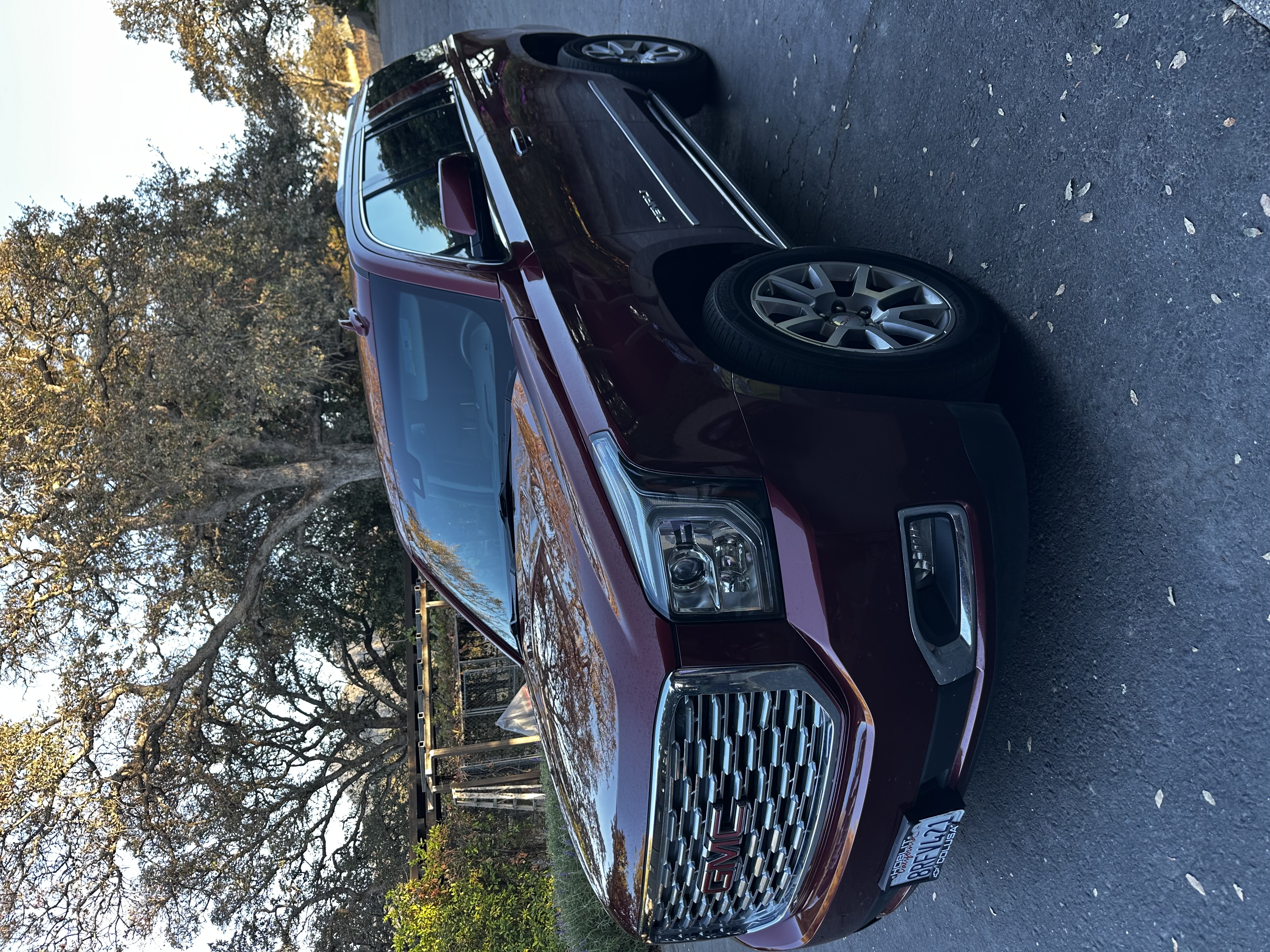 Used 2020 GMC Yukon Denali w/ Open Road Package AWD/4WD image 1