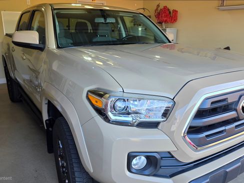 Used 2017 Toyota Tacoma SR5 w/ Tow Package image 8