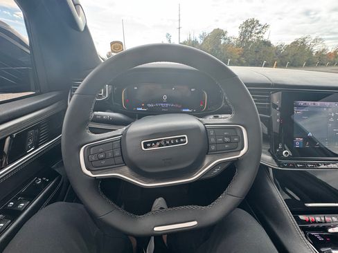 Used 2023 Jeep Wagoneer Series II w/ Premium Group I image 5