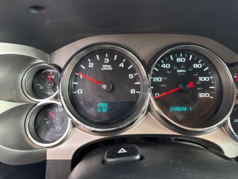 Used 2014 Chevrolet Silverado 2500 LT w/ Interior Plus Package AWD/4WD image 12