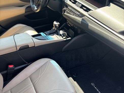 Used 2019 Lexus ES 350 image 5