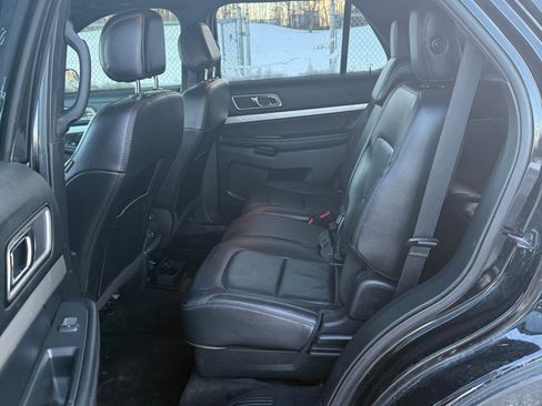 Used 2017 Ford Explorer XLT w/ Equipment Group 202A image 8