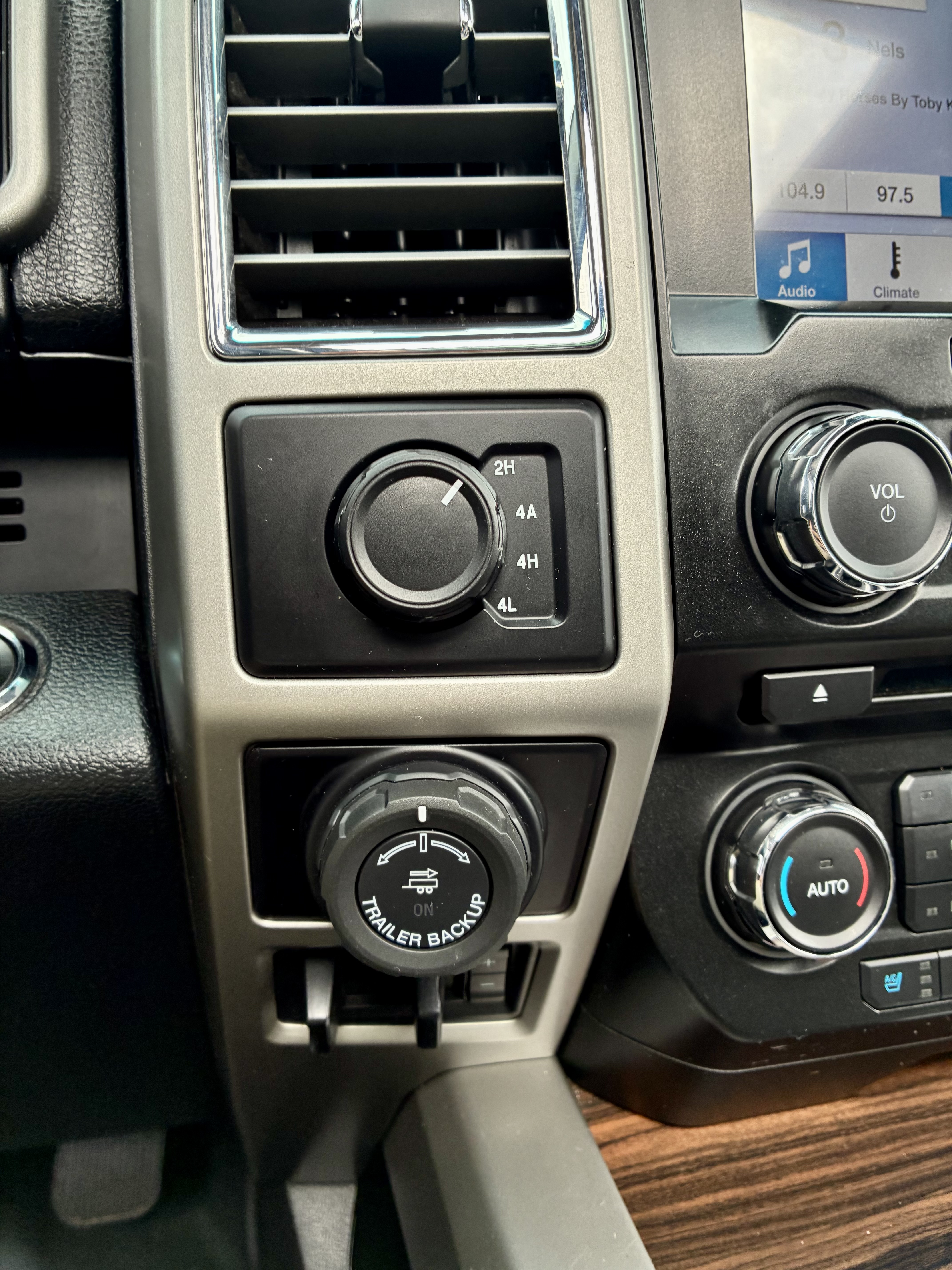 Used 2016 Ford F150 Lariat w/ Equipment Group 501A Mid AWD/4WD image 11