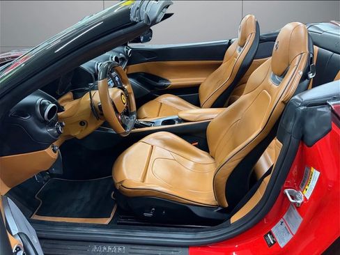 Used 2019 Ferrari Portofino RWD image 5