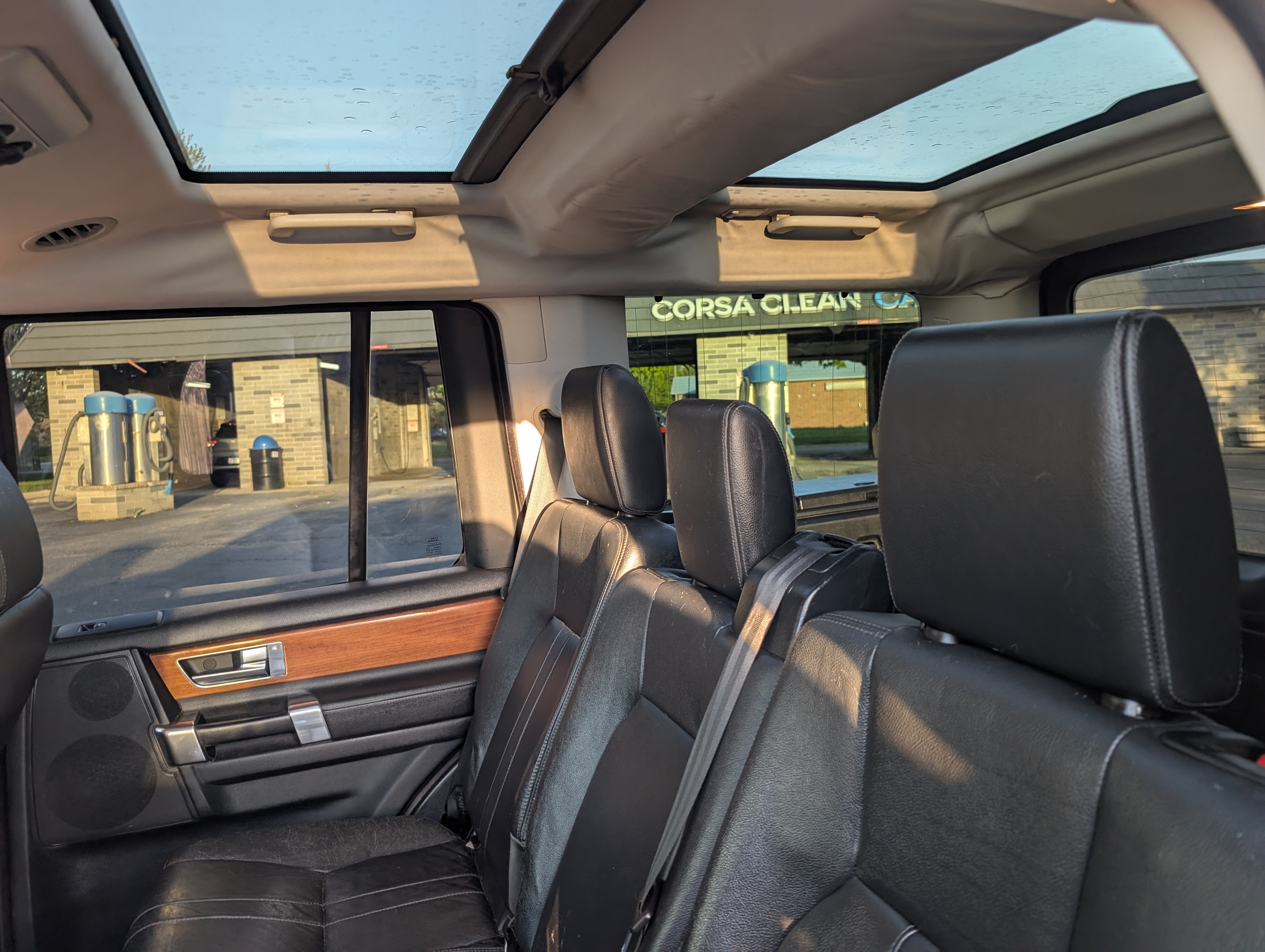 Used 2010 Land Rover LR4 AWD/4WD image 14