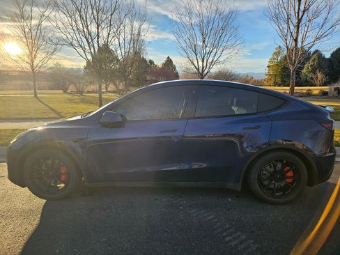 Used 2022 Tesla Model Y Performance image 5