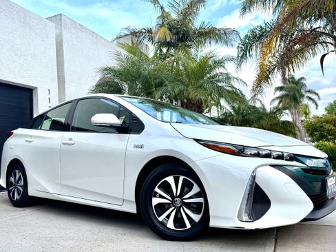 Used 2019 Toyota Prius Prime Premium w/ Carpet Mat Package FWD image 5