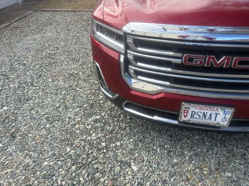 Used 2023 GMC Acadia SLE w/ Driver Convenience Package image 4