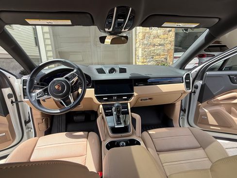 Used 2022 Porsche Cayenne Coupe image 9